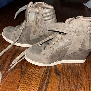 8.5 - wedge gym shoe